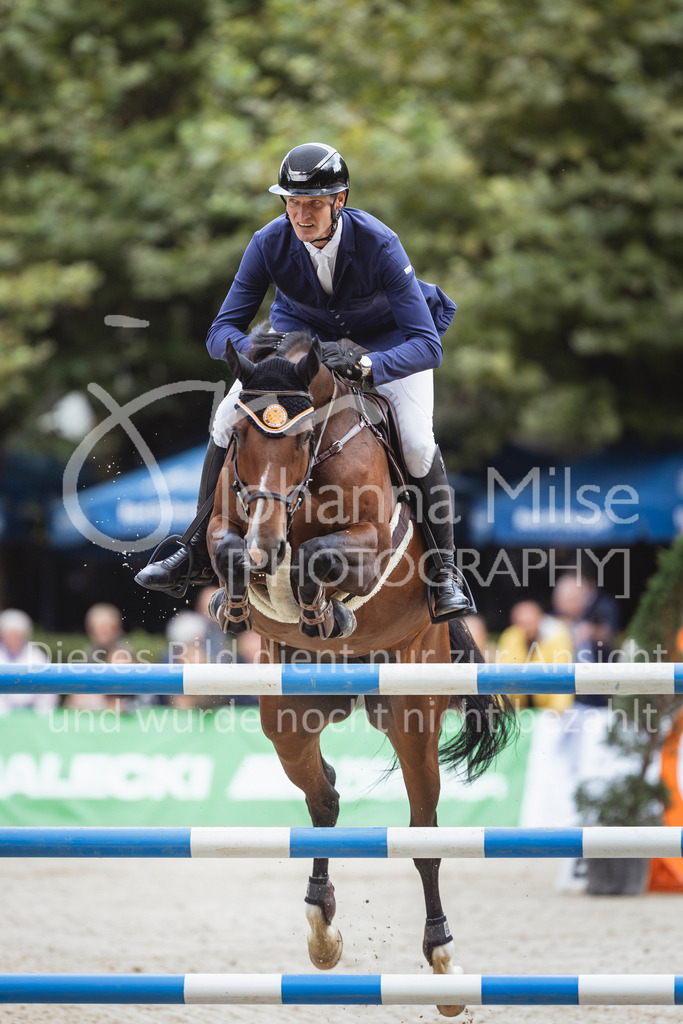 240915_OWLCh_GP-858 | Deine schönsten Turniermomente als professionelle Fotos! Entdecke hochwertige Pferdesport-Fotografie im Online-Shop. Jetzt Fotos finden & bestellen!