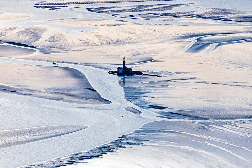 dr__0056926.jpg | FRIEDRICHSKOOG 17.09.2020 Ölfeld Mittelplate mit der gleichnamigen Bohr- und Förderinsel Mittelplate A im Wattenmeer mit ausgeprägter Prielbildung in der Nordsee in Friedrichskoog im Bundesland Schleswig-Holstein. Weiterführende Informationen bei: RWE AG,  Wintershall Holding GmbH. // Oil field Mittelplate with the oil drilling and production island Mittelplate A in the North Sea in Friedrichskoog in the provinz Schleswig-Holstein in Germany. Further information at: RWE AG,  Wintershall Holding GmbH. Foto: Daniel Reiter
