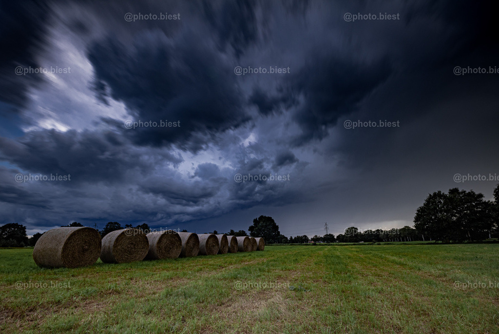 Unwetterfront | Ein aufziehendes Gewitter. Langzeitbelichtung. - Realisiert mit Pictrs.com