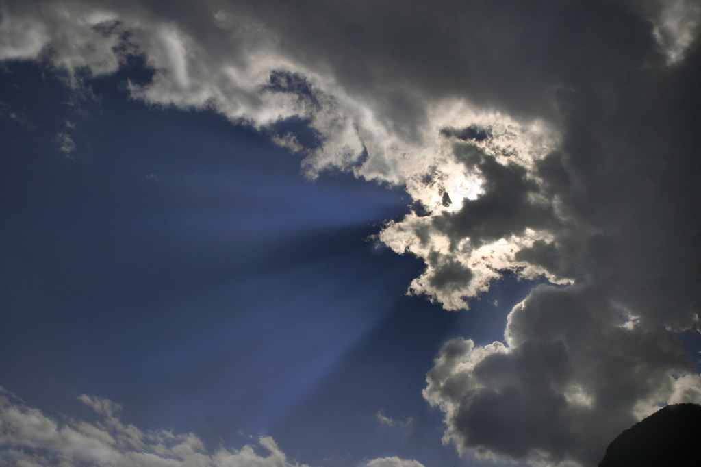 WolkenWort 28_Wolkenschatten_4118 | Wolkenwort # 28
Himmel über dem Lago di Vogorno, September 2004
Fotoausstellung WOLKENWORTE, Oberbank Salzburg, Alter Markt 4, 30.5.-30.6.2006. Eine veranstaltung der Europagesellschaft, Salzburg