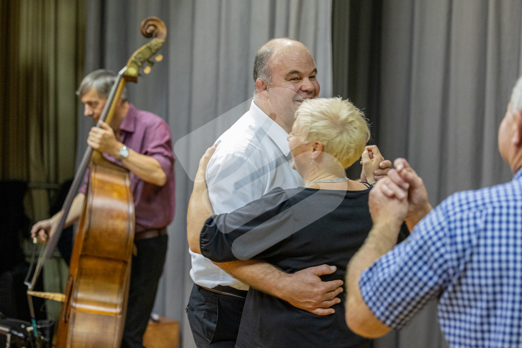 SKE100J_4991 | Die Schwinger des Schwyzer Kantonalen Schwingerverbandes: Fotos, die Dynamik und Leidenschaft festhalten, sowie emotionale Momente aus dem traditionellen Schwingsport zeigen. - Realisiert mit Pictrs.com