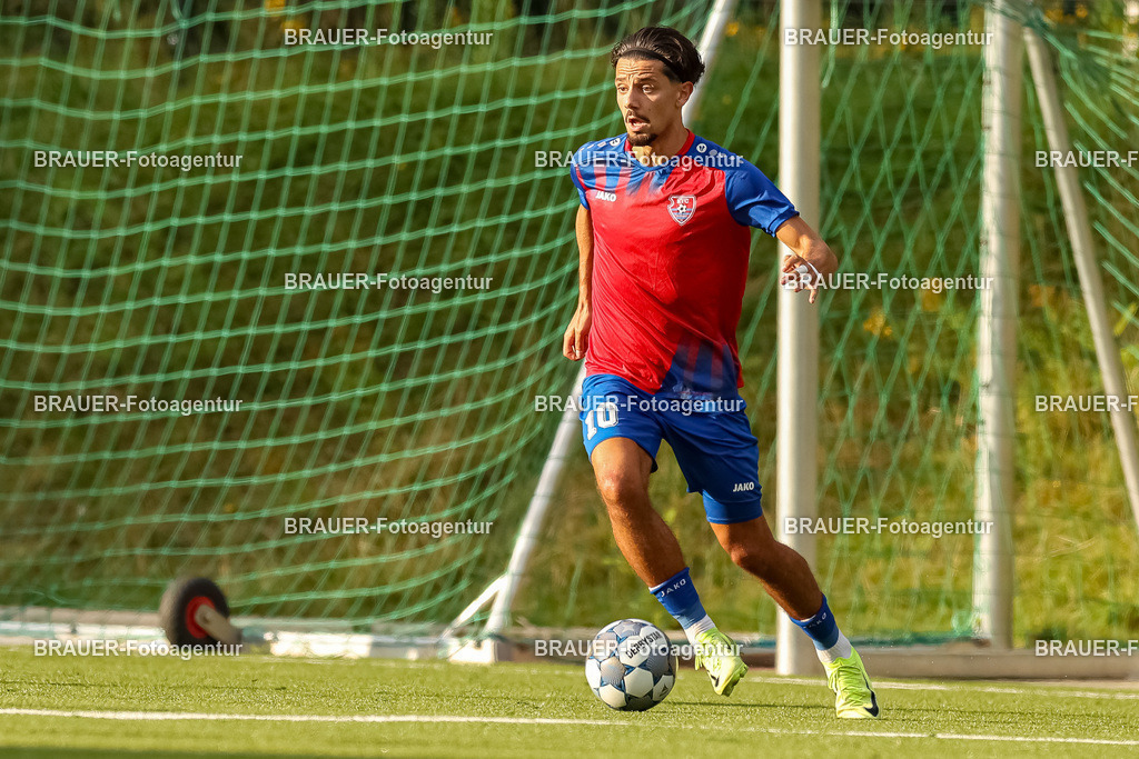 1_KFCWAT_20250723_0397.JPG -  - KFC Uerdingen - SG Wattenscheid 09 - Testspiel | Krefeld, Deutschland, 23.07.25: Yasin-Cemal Kaya (KFC Uerdingen) in Aktion, am Ball, Einzelaktion waehrend des Testspiel Spiels zwischen KFC Uerdingen - SG Wattenscheid 09 in der Covestro Sportpark am 23. July 2025 in Krefeld, Deutschland. (Foto von Stefan Brauer/Brauer-Fotoagentur)