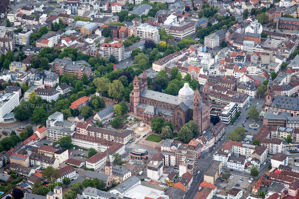 Luftbild: Dom in Worms im Bundesland Rheinland-Pfalz in Deutschland. Foto: IMG_088574.jpg vom 17.05.2016 durch Werner Riehm/FLY-FOTO.de
