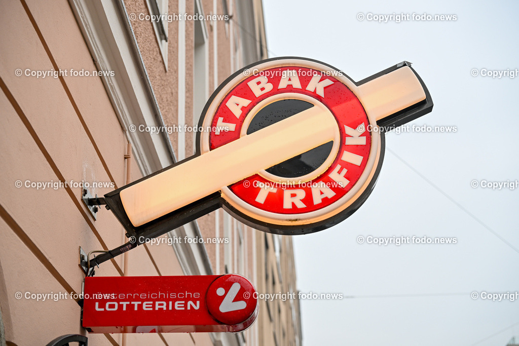Trafik_ 18.01.2024-1 | 18.01.2024, Linz, AUT, Trafik, im Bild Trafik, Tabak, Tabaktrafik, Schild, Zeichen, Zigaretten, Verkauf, Lotto, Lottoschein, Fahne, Jackpot, Gewinnspiel, Zahlen, Symbol, Automat, Zigarettenautomat, Hinweisschilder, Verkaufsstelle, Geschaeft, Laden, Tabakindustrie, Tabakprodukte, Rauchen, Rauchwaren, Tabakwaren, Tabak, E-Zigarette