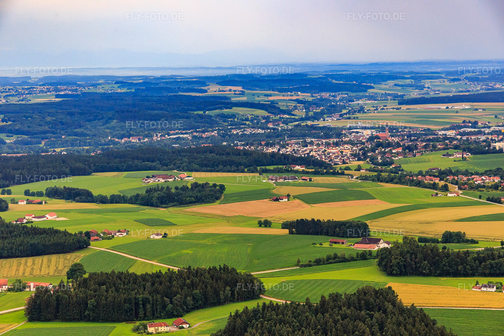 Luftbild: Stadtansicht aus Norden im Ortsteil Zellhub in Eggenfelden im Bundesland Bayern in Deutschland. Foto: IMG_090463.jpg vom 02.07.2016 durch Werner Riehm/FLY-FOTO.de