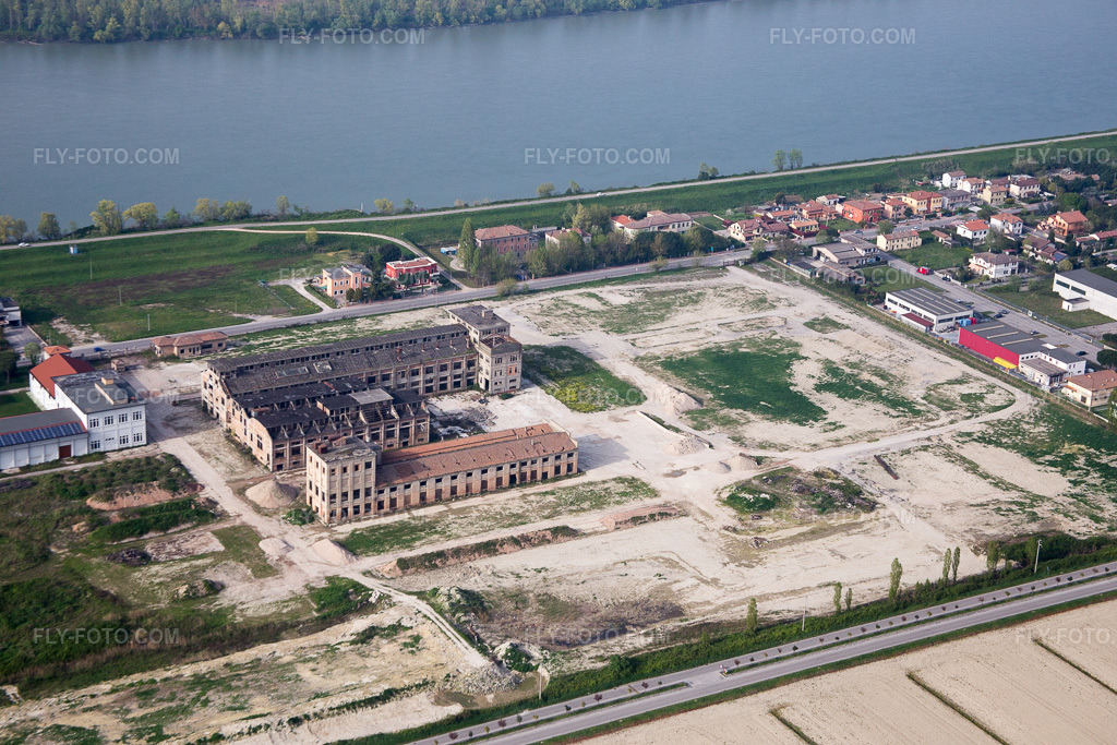 Aerial view: View of the town in Ca' Tiepolo in the state Veneto, Italy.Photo: IMG_087277.jpg taken on 04/05/2016 by Werner Riehm/FLY-FOTO.comResolution of the original: 5472 x 3648 px