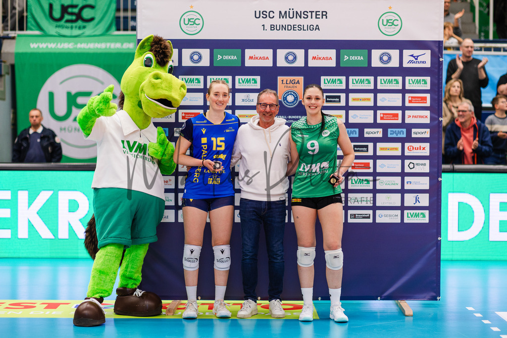 Volleyball, 1. Bundesliga Frauen, Hauptrunde, 1. Spieltag, Saison 2025/2026: USC Münster - SSC Palmberg Schwerin | 1. Bundesliga Frauen, Hauptrunde, 1. Spieltag, Saison 2025/2026, USC Münster empfängt SSC Palmberg Schwerin in der Sporthalle Berg Fidel in Münster. Foto: sportfotografie.ms | Markus Paletta - Realisiert mit Pictrs.com