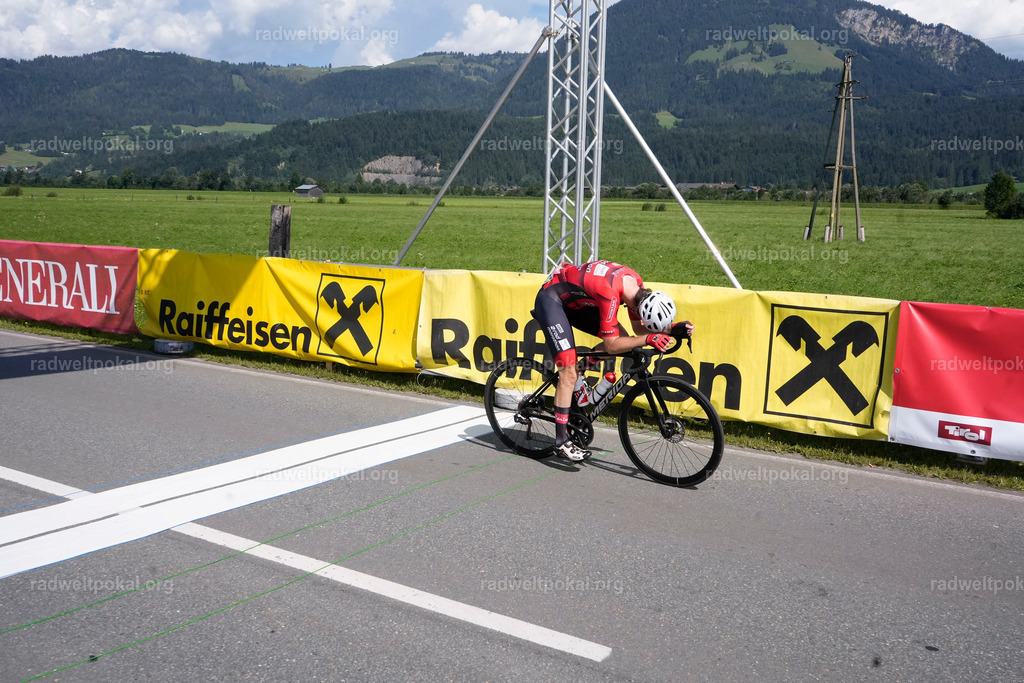 881_20230817_Bewerb_Maenner_Muehlanger | AUT - OESTERREICH, 2023-08-16: SPORT RENNRAD-FAHREN - 55. INTERNATIONALER RADWELTPOKAL IN ST. JOHANN IN TIROL  - Vintage-Radrennen mit WM-Bronze-Medaillen-Siegerin Christina Schweinberger, den Teilnehmer und Alexander Baumann (vom Orginastions-Team) - TAG 2 BEWERB MAENNER IN SECHS GRUPPEN  ; Foto: Roland Muehlanger