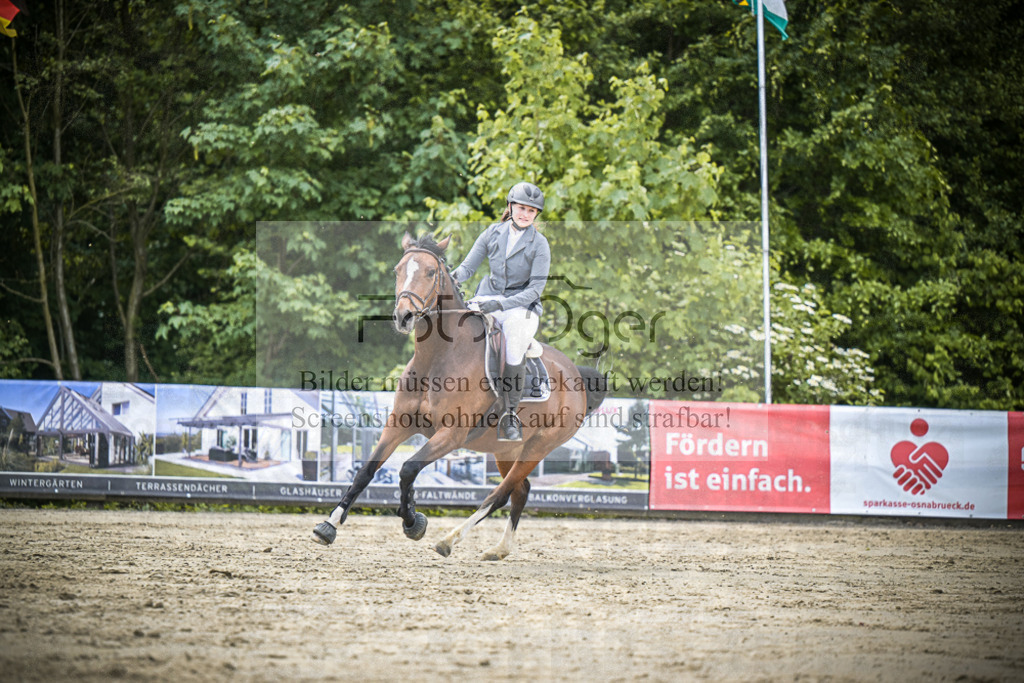 DOS_5348 | Entdecke hochwertige Reitturnierfotos von Foto Oger. Professionell, emotional und authentisch – jetzt Lieblingsmomente im Shop bestellen.Deutschlandweite Turnierfotografie. - Realisiert mit Pictrs.com