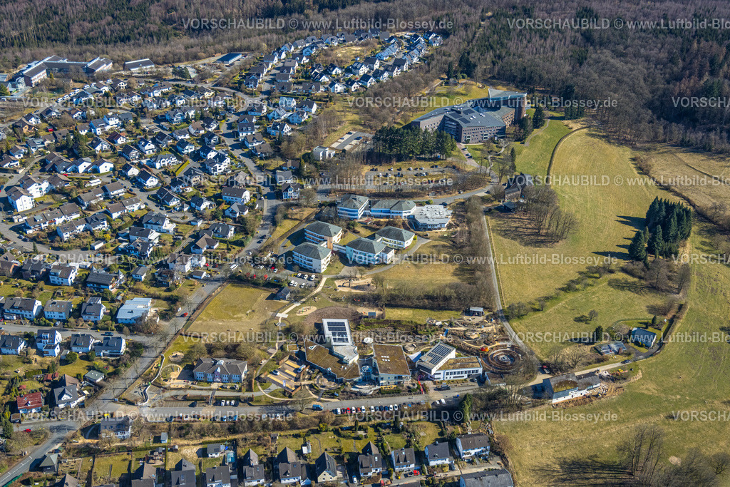 Olpe250307935Mitte | Luftbild, Kloster Franziskanerinnen von der ewigen Anbetung e.V., Wohngebiet an der Maria-Theresia-Straße und Kinderhospiz und Jugendhospiz Balthasar mit GFO Josefshaus Stationäre Kinderhilfe und Jugendhilfe Olpe-Stadt, Olpe, Sauerland, Nordrhein-Westfalen, Deutschland