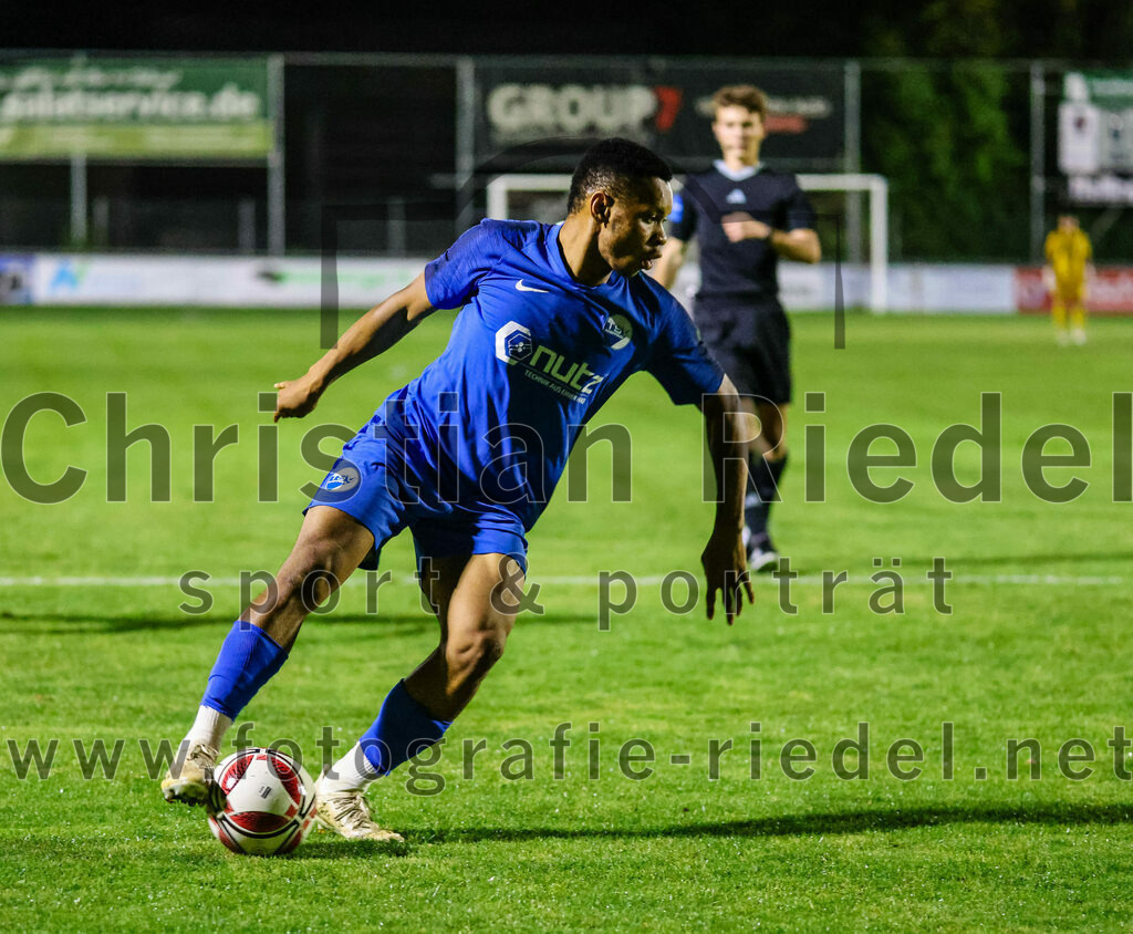 2023-10-13_018_FC_Schwaig_gegen_TSV_Ampfing | Oberding, Deutschland, 13.10.2023:
Fußball, Landesliga Südost 2023 / 2024, 16. Spieltag, FC Schwaig gegen TSV Ampfing, Endergebnis: 3:2

Mike Opara (TSV Ampfing, #11)

Foto: Christian Riedel / fotografie-riedel.net