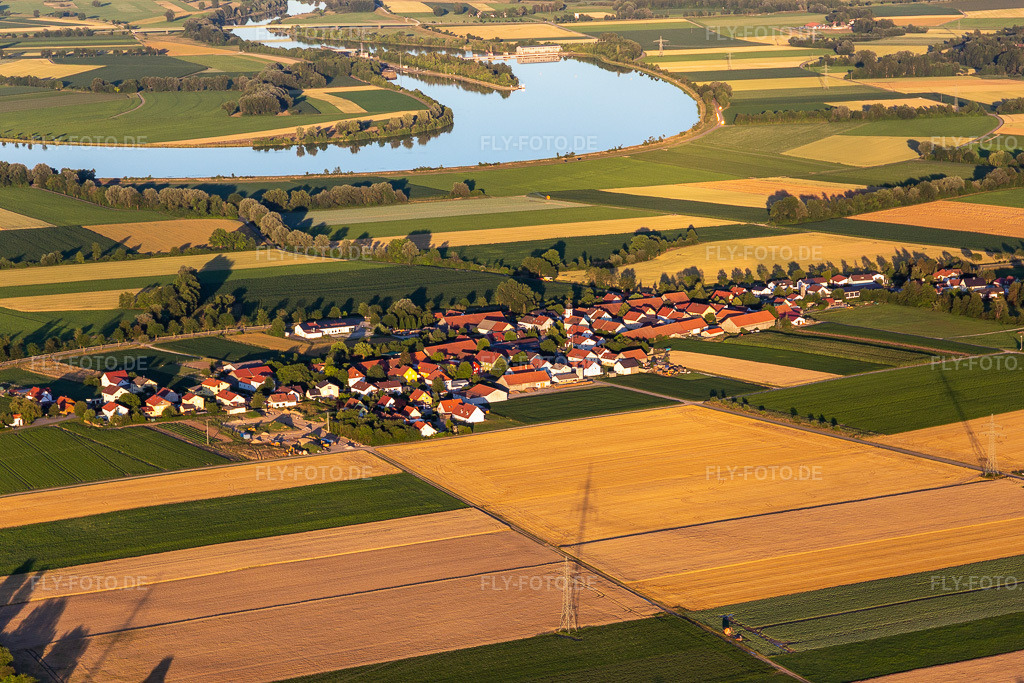 Luftbild: Eltheim im Ortsteil Eltheim in Barbing im Bundesland Bayern in Deutschland. – Foto: IMG_133307.jpg vom 03.07.2022 durch Werner Riehm/FLY-FOTO.de – Auflösung des Originals: 5472 x 3648 px – Gemeinde Barbing | Gemeinde Barbing