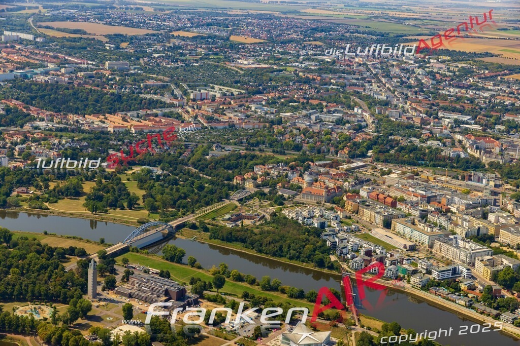 Altstadt Magdeburg Bild- Das Luftbild wurde 2025 vom UL-Flugzeug heraus erstellt ( keine Drohne bzw. Drohnenaufnahme ) - Hochauflösende Luftaufnahme -Nicht vergleichbar mit Google Maps oder Satelittenbilder- Die Geschenkidee !Mit Lizenz und Bildrechte bestellbar - CC