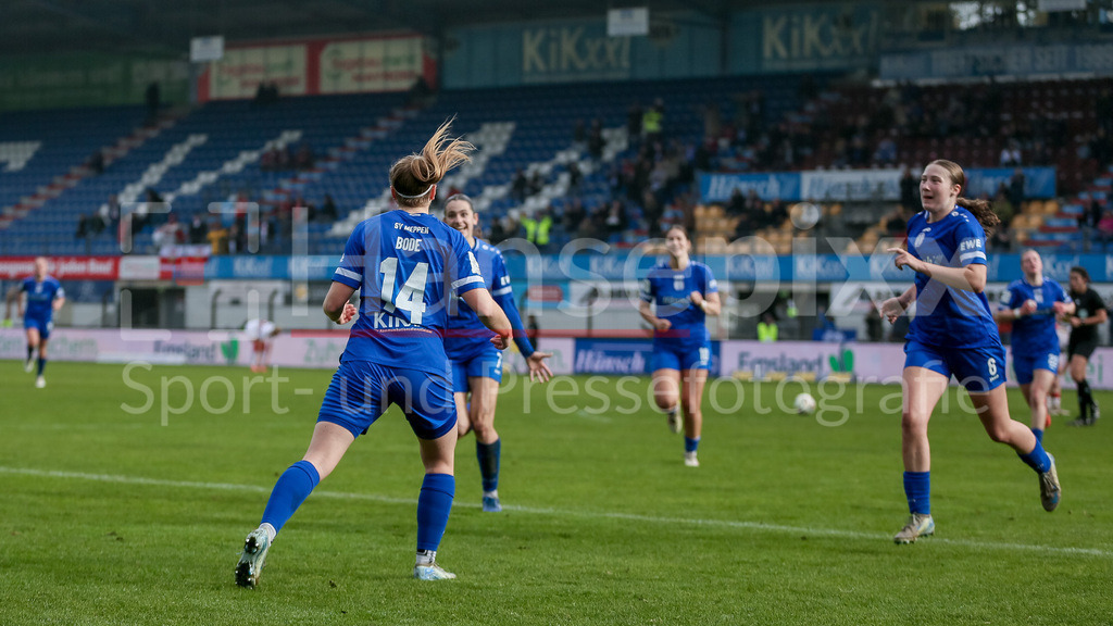 Fussball, 2. Frauen-Bundesliga, SV Meppen - VfB Stuttgart | v.li.: Torschützin Bente Bode (SV Meppen, 14) und Spielerinnen vom SV Meppen  mit Torjubel, Jubel, jubeln, jubelt, optimistisch, Spielszene, Highlight, Freude über das Tor zum 1:0, DIE DFB-RICHTLINIEN UNTERSAGEN JEGLICHE NUTZUNG VON FOTOS ALS SEQUENZBILDER UND/ODER VIDEOÄHNLICHE FOTOSTRECKEN. DFB REGULATIONS PROHIBIT ANY USE OF PHOTOGRAPHS AS IMAGE SEQUENCES AND/OR QUASI-VIDEO.