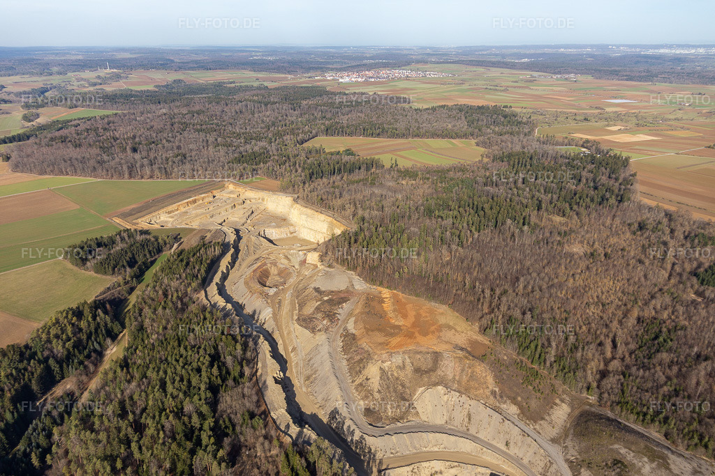 Luftbild: Steinbruch, Georg Mast Schotterwerk, Erddeponie im Ortsteil Sulz am Eck in Wildberg im Bundesland Baden-Württemberg in Deutschland. Foto: IMG_125258.jpg vom 20.02.2021 durch Werner Riehm/FLY-FOTO.de