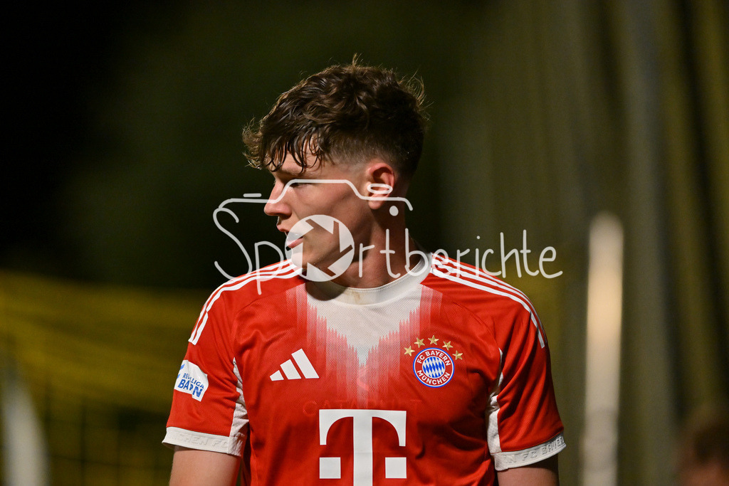 DJK Vilzing - FC Bayern Amateure | im Bild Richard Christian MEIER (FC Bayern Muenchen II 11) / Einzelfoto / Freisteller / Regionalliga Bayern: DJK Vilzing - FC Bayern Amateure; Manfred-Zollner Stadion am 23.09.2025