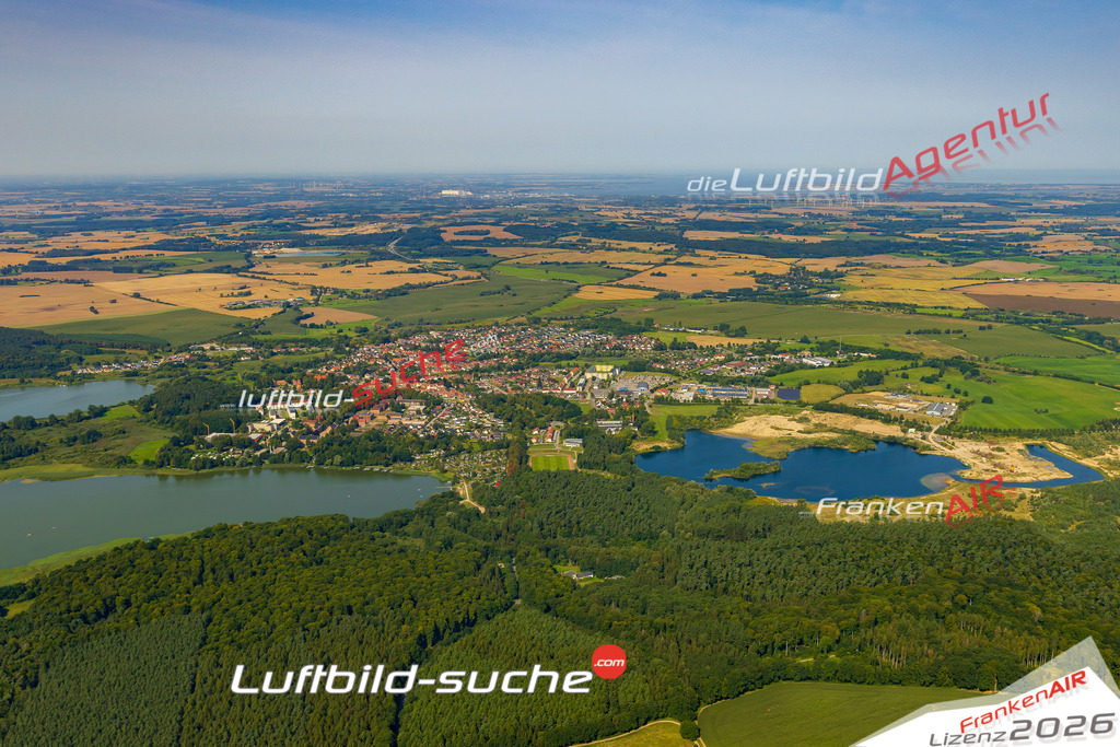 Luftbild der Stadt Neukloster - Das Luftbild wurde 2025 vom UL-Flugzeug heraus erstellt ( keine Drohnenaufnahme ) - Hochauflösende Luftaufnahme - für Wandbilder und großformatige Ausdrucke geeignet. Das besondere Geschenk!Hier alle&nbsp;Infos zur Lizenzierung der LuftaufnahmeWir fliegen auch dieses Jahr wieder in Ihre Region um Luftbilder zu erstellen.- Luftbild anfragen