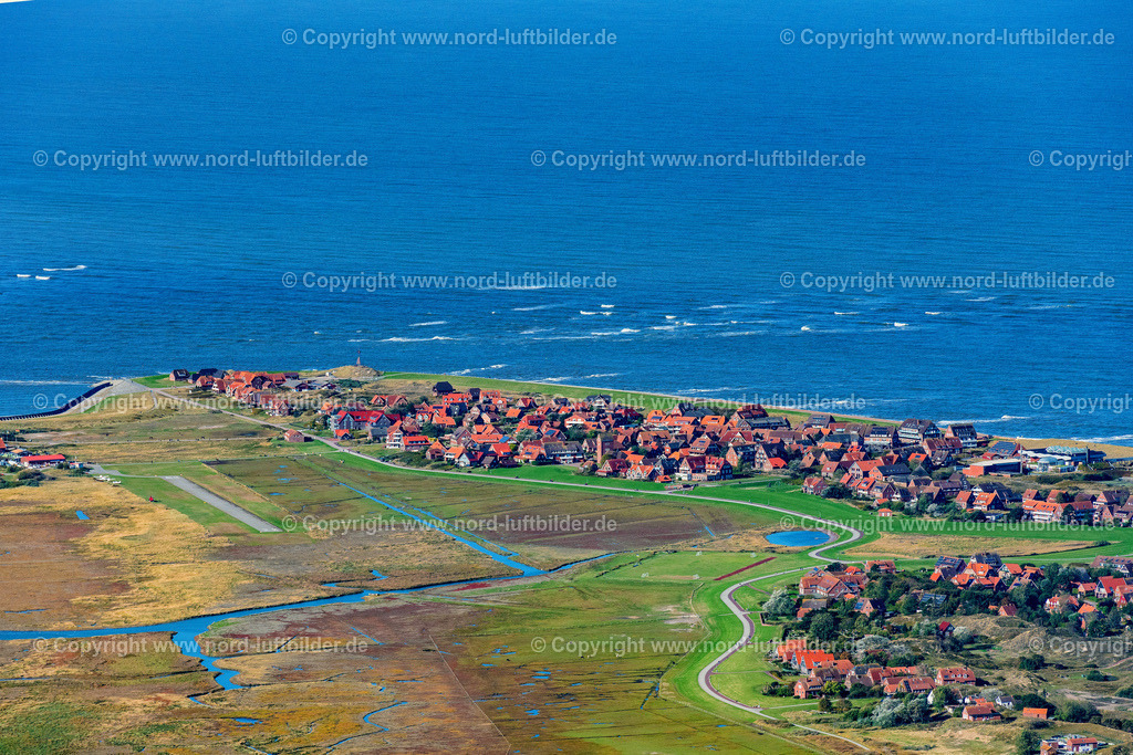 Baltrum_Ortsansicht_ELS_5342091022 | BALTRUM 09.10.2022 Ortsansicht der Straßen und Häuser der Wohngebiete in Baltrum im Bundesland Niedersachsen, Deutschland. // Town View of the streets and houses of the residential areas in Baltrum in the state Lower Saxony, Germany. Foto: Martin Elsen