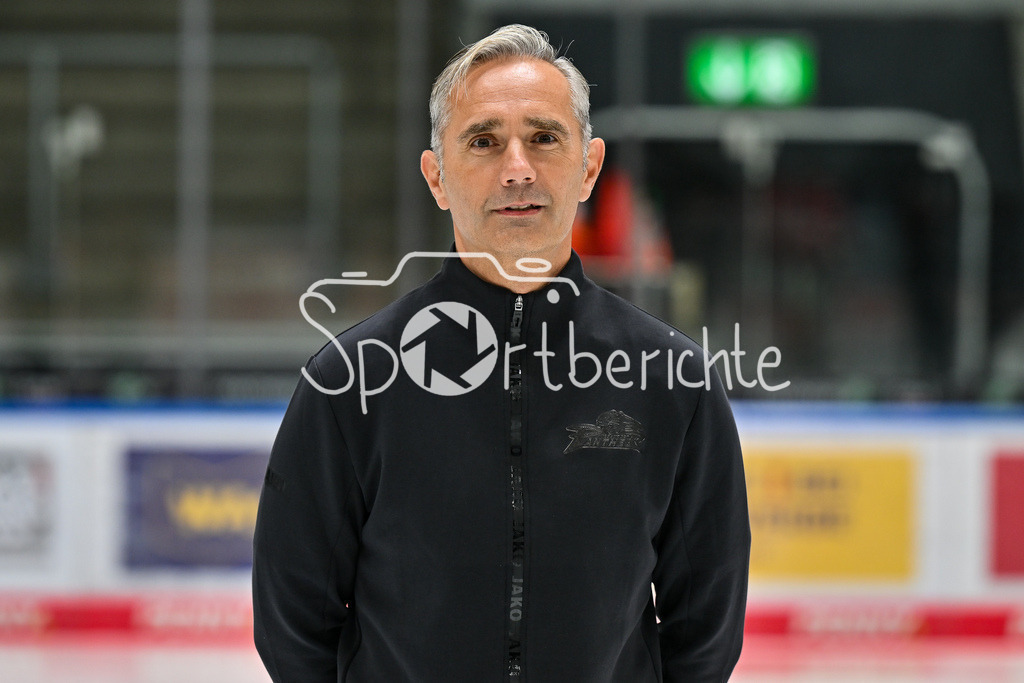 Augsburger Panther 2025/26 | im Bild Dr. Karsten BOGNER - Teamarzt / Einzelfoto / Freisteller / Media Day Augsburger Panther: Curt-Frenzel Stadion am 06.08.2025