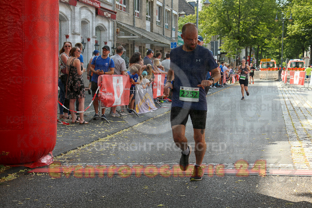 220625_1658_EX1_5628 | Sportfotografie im Rhein-Sieg Kreis, Köln, Bonn, NRW, Rheinland Pfalz, Hessen, etc. Unser Tätigkeitsfeld umfasst den Laufsport vom Volkslauf über den Marathon, Duathlon, Triathon bis zum Ultralauf wie Kölnpfad Ultra oder Schindertrail.