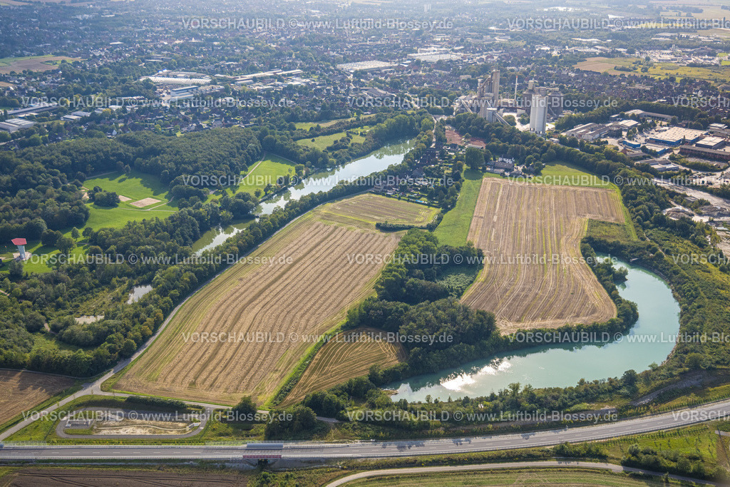 Beckum230805136 | Luftbild, Wiesen und Felder am See Kollenbach, Holcim WestZement GmbH, Beckum, Münsterland, Nordrhein-Westfalen, Deutschland