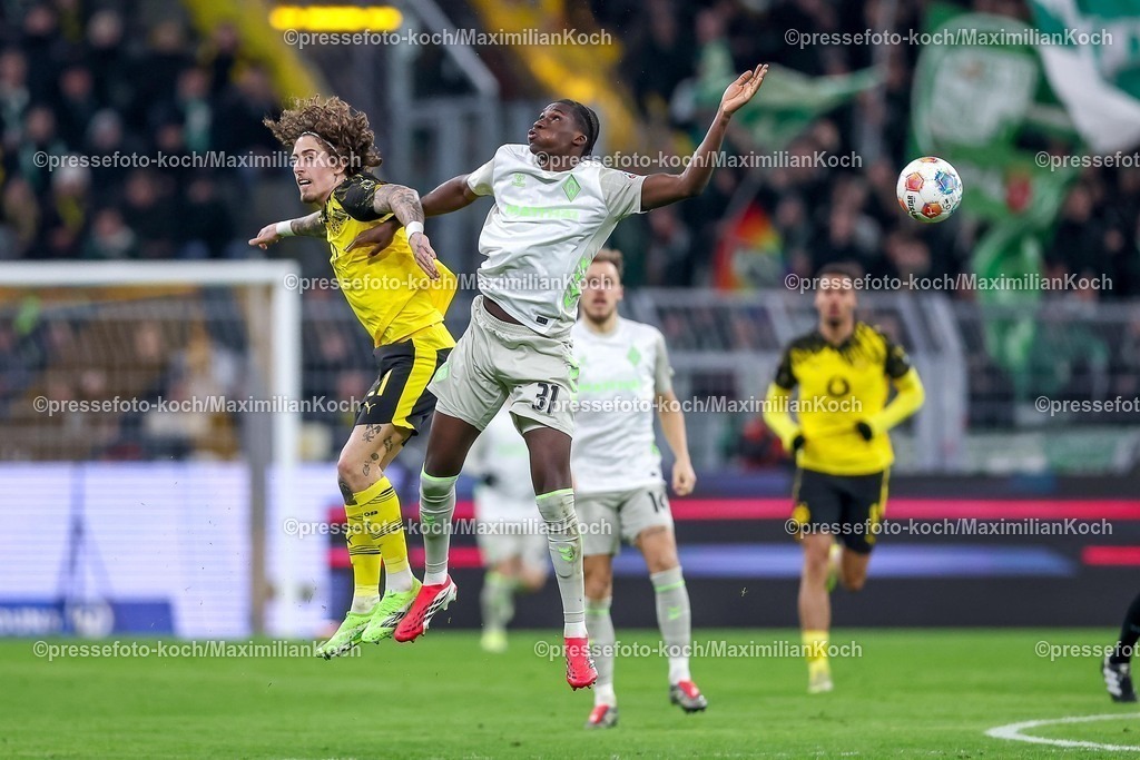 BVB13012601058 | 13.01.2026, Fußball, Borussia Dortmund - SV Werder Bremen,, 1. Fußball Bundesliga, 17. Spieltag, Signal Iduna Park, Saison 2025 2026: Fabio Silva (BVB #21) im Zweikampf gegen  Karim Coulibaly (SV Werder Bremen #31) Kopfball  DFB regulations prohibit any use of photographs as image sequences and or quasi-video.