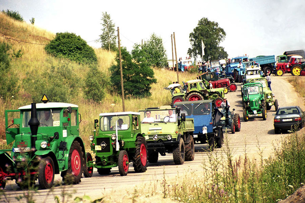 Foto: Leipzig - Markkleeberger See - Ausfahrt von Bulldog Dampf und Diesel 01.07.2001 | Das Team hinter BILDLEXIKON LEIPZIG bündelt historische wie aktuelle Informationen über die Stadt Leipzig in Text und Bild auf einer Plattform und stellt diese der interessierten Öffentlichkeit zur Verfügung.