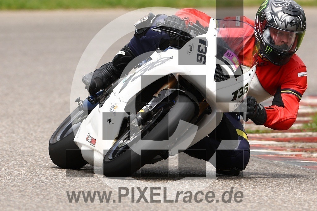 0136-20250503_01784 | Schöne Erinnerungen an spannende Momente - das festzuhalten ist unser Job. PIXELrace.de ist seit 2003 auf den Rennstrecken Europas unterwegs um die Action draußen beim Fahren und die wunderbare Stimmung imm Fahrerlager für euch einzufangen.