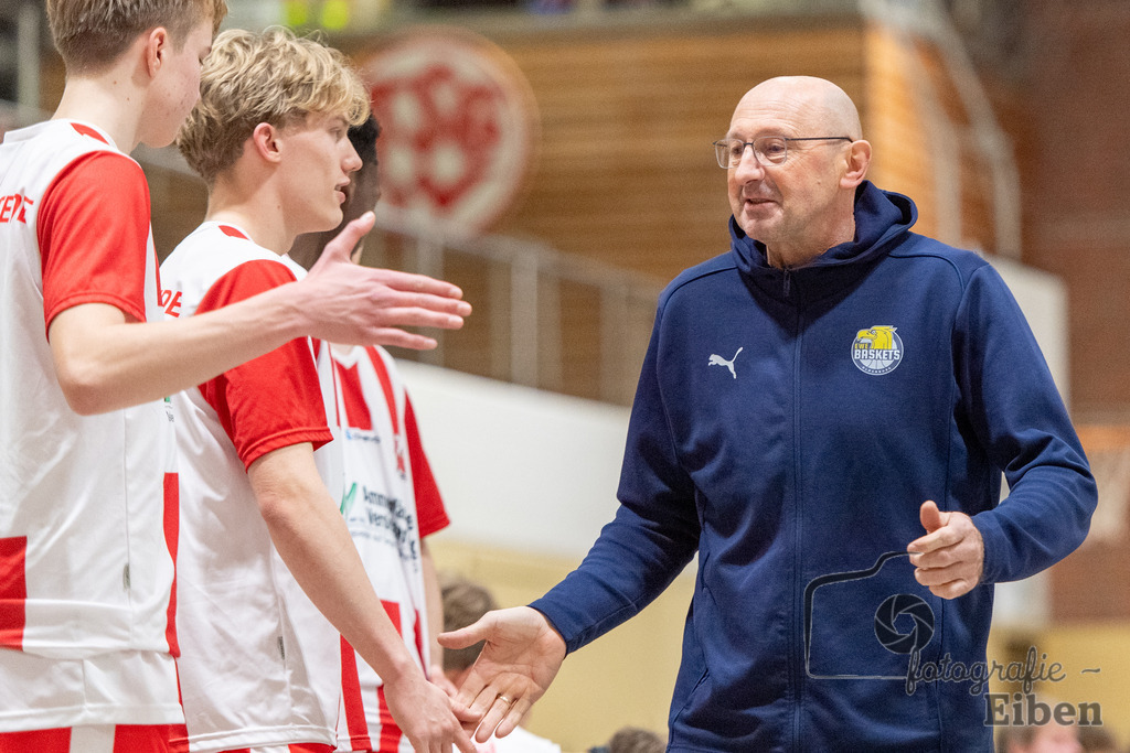 TSG Westerstede-Fortuna Logabirum | Basketball 2. Regionalliga; TSG Westerstede 2 (weiß)- Fortuna Logabirum (blau) am 12.12.2025 in Westerstede (Hössensportzentrum), Photo: Philip Eiben 2025 - Realisiert mit Pictrs.com