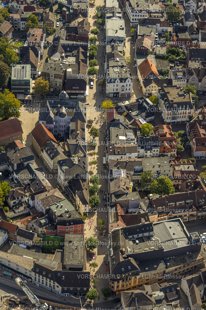Menden230905620-2 | Luftbild, Stadtmitte mit Dorte-Hilleke-Bücherei Stadtbücherei und Fußgängerzone Hauptstraße, Menden, Menden, Sauerland, Nordrhein-Westfalen, Deutschland