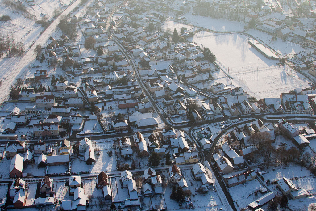 Aerial view: View of the town in Mothern in the state Bas-Rhin, France.Photo: IMG_36599.jpg taken on 01/05/2011 by Werner Riehm/FLY-FOTO.comResolution of the original: 4260 x 2840 px