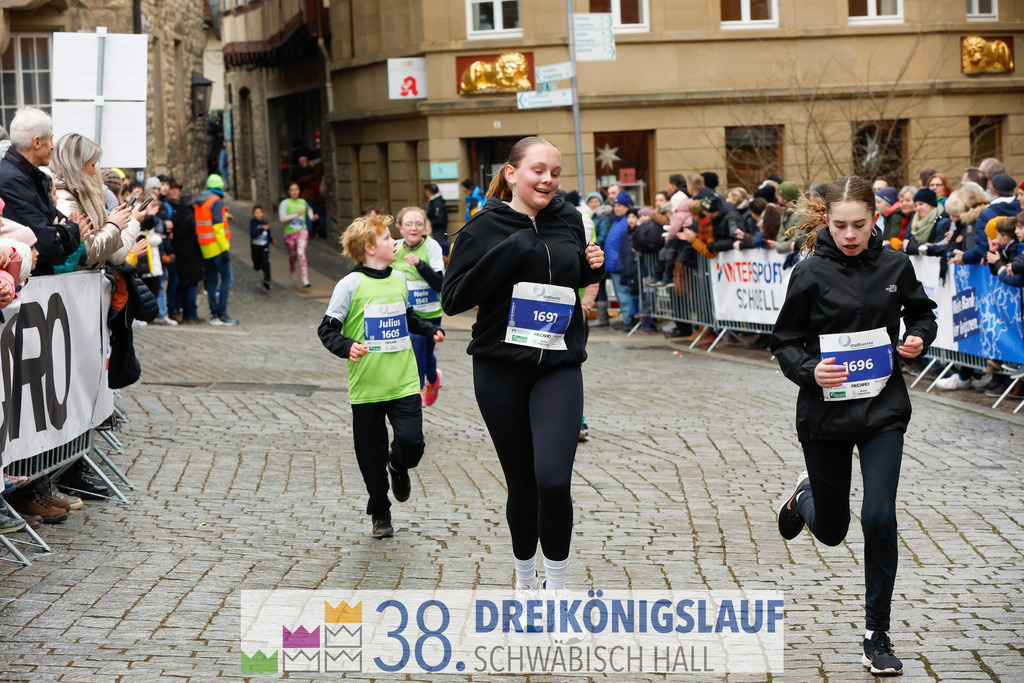 1700m Stadtwerke Jugendlauf | 3 Koenigslauf 2024 1700m Stadtwerke Jugendlauf - Realisiert mit Pictrs.com