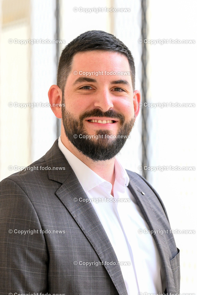 Pressekonferenz Hoedlmayr International GmbH_ 17.04.2024-18 | 17.04.2024, Presseclub Linz, AUT, Pressekonferenz Hoedlmayr International AG, Wirkungsvolle Strategien, verlässlicher Partner - Hoedlmayr baut Marktstellung weiter aus, im Bild Johannes Alexander Hoedlmayr (designierter Geschaeftsfuehrer Hoedlmayr International GmbH)