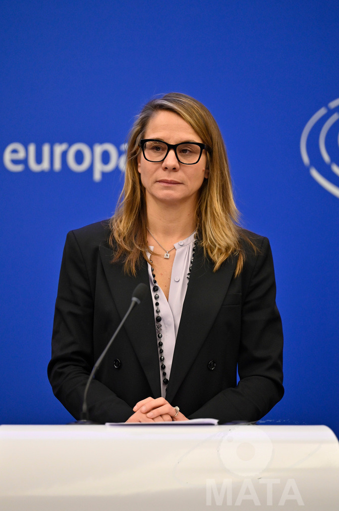 _DWI0062 | Politikerin Virginie Joron bei einer Pressekonferenz zum Thema 'Alarmierende Statistiken zu den Folgen des COVID-Lockdowns' im Europäischen Parlament. Straßburg, 18.01.2023 - Realisiert mit Pictrs.com