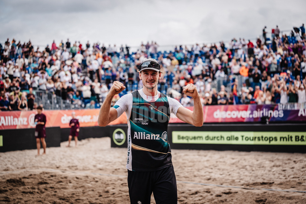 Beachvolleyball | Männer | Deutsche Meisterschaften 2025 Timmendorfer Strand | 05.09.2025 | Paul Henning jubelt nach dem Sieg
