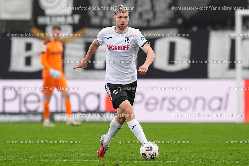 xYDRx25102501130 | 25.10.2025, xydrx, Fußball, 3.Liga, SC Verl - SSV Ulm 1846, Saison 2025 2026, Sportclub Arena: Paul Lehmann (SC Verl #14)  DFB regulations prohibit any use of photographs as image sequences and or quasi-video.