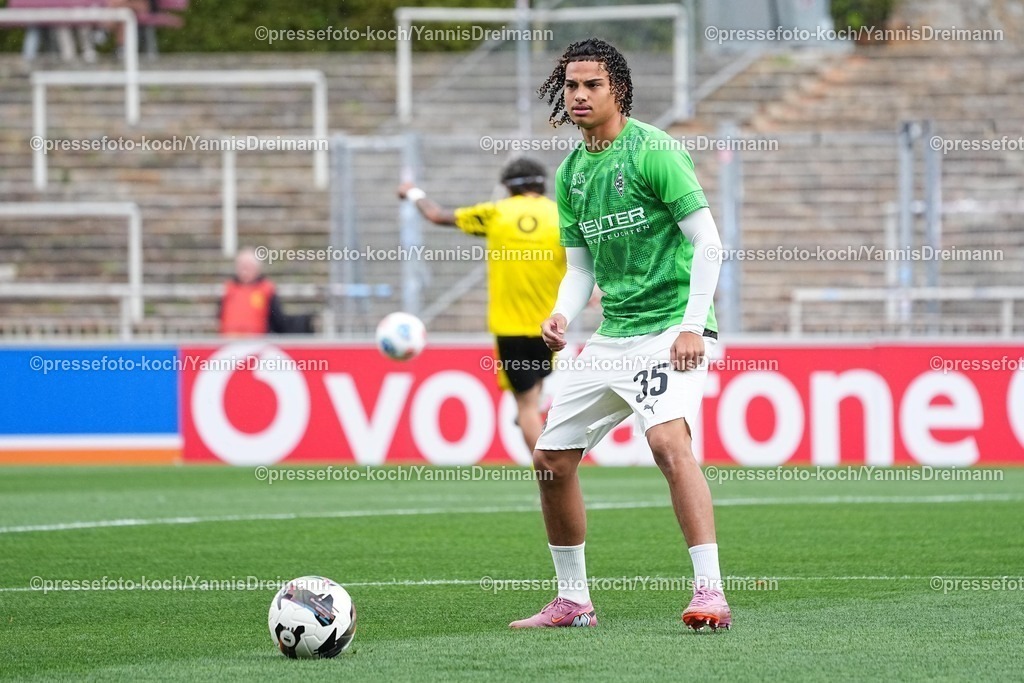 xydrx30082502014 | 30.08.2025, xydrx, Fußball, Regionalliga West, Borussia Dortmund II - Borussia Mönchengladbach II , Saison 2025 2026, Stadion Rote Erde: Kilian Sauck (Borussia Mönchengladbach II #35)