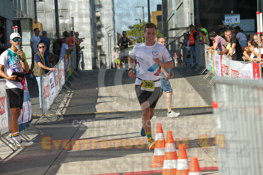 240921_1512_EX1_4575 | Sportfotografie im Rhein-Sieg Kreis, Köln, Bonn, NRW, Rheinland Pfalz, Hessen, etc. Unser Tätigkeitsfeld umfasst den Laufsport vom Volkslauf über den Marathon, Duathlon, Triathon bis zum Ultralauf wie Kölnpfad Ultra oder Schindertrail.