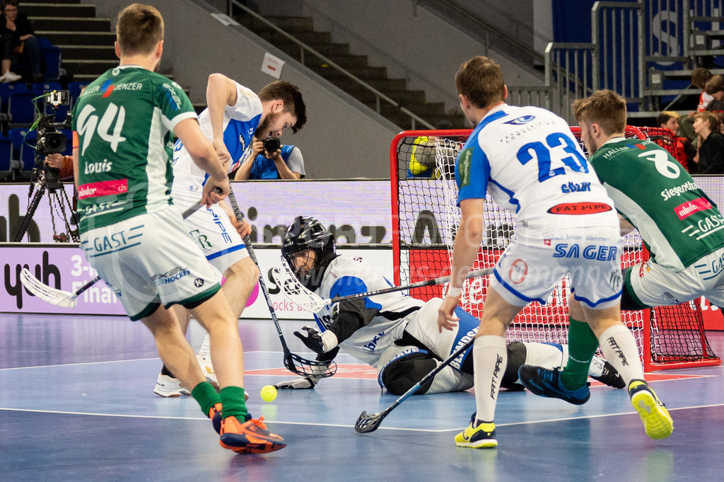 SV Wiler-Ersigen vs GC Unihockey - 23. April 2022 | SV Wiler-Ersigen vs GC Unihockey
Stimo Arena, Kloten
#30 Torhüter Pascal Meier (GC Unihockey) greift sich den Ball.
Bild: Sportfotografie Markus Aeschimann | www.markus-aeschimann.ch - Realisiert mit Pictrs.com