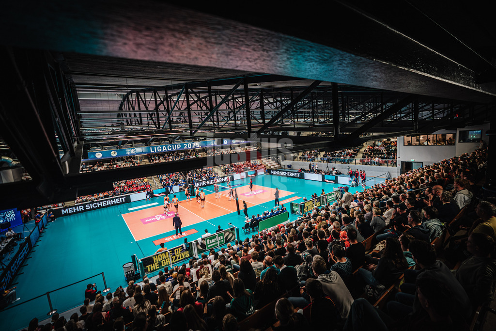 Volleyball | Herren | Saison 2025/2026 | Volleyball Ligacup | Finale | SVG Lüneburg vs. Berlin Recycling Volleys | 12.10.2024 | Die volle Halle beim Finale des Ligacups