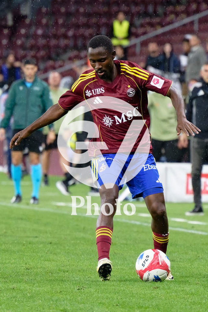UEFA Conference League Play-offs 2nd leg - Servette FC v FC Shakhtar Donetsk | Ablie Jallow (30 Servette FC) controls the ball (action)  during the UEFA Conference League Play-offs 2nd leg match between Servette FC and FC Shakhtar Donetsk at Stade de Geneve in Geneva, Switzerland