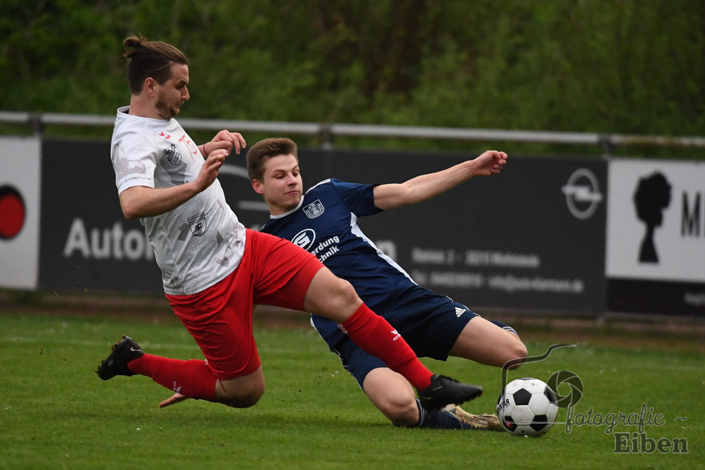 SV Eintracht Wiefelstede-VFL Bad Zwischenahn | Herren Kreisliga; SV Eintracht Wiefelstede (weiß)-VFL Bad Zwischenahn (blau) am 09.04.2024; in Wiefelstede (Sportanlage Am Breeden), Photo: Philip Eiben 2024 - Realisiert mit Pictrs.com