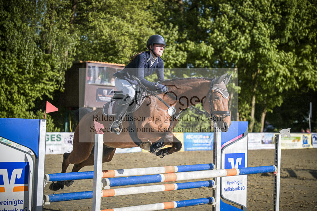DOS_3800 | Entdecke hochwertige Reitturnierfotos von Foto Oger. Professionell, emotional und authentisch – jetzt Lieblingsmomente im Shop bestellen.Deutschlandweite Turnierfotografie. - Realisiert mit Pictrs.com