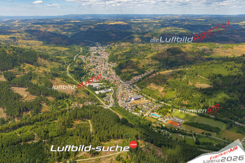 Luftaufnahme der Stadt Wallenfels - Die Luftaufnahme wurde 2025 vom UL-Flugzeug heraus erstellt ( keine Drohne ) - Hochauflösende Luftaufnahme - für professionelle Ausdrucke geeignet. Die Geschenkidee !Mit Lizenz und Bildrechte bestellbar