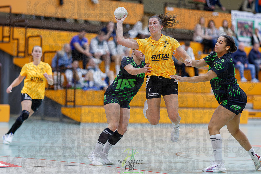 Frauen Oberliga Mitte (HHV); HSG Kleenheim/Langgöns II - HSG Eibelshausen/Ewersbach | Frauen Oberliga Mitte (HHV); HSG Kleenheim/Langgöns II - HSG Eibelshausen/Ewersbach am 01.11.2025 in Oberkleen (Weidig-Halle)Photo © 2025 - Jörg Heinrich - Realisiert mit Pictrs.com