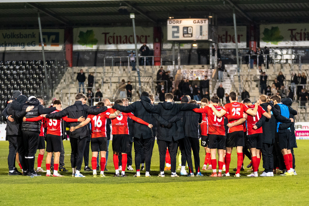 SG Sonnenhof Grossaspach vs. SSV Ulm 1846 Fussball, Fussball, WFV-Pokal, Viertelfinale, 01.04.2026 | Mannschaftskreis nach dem Abpfiff,SG Sonnenhof Grossaspach vs. SSV Ulm 1846 Fussball, Fussball, WFV-Pokal, Viertelfinale, 01.04.2026