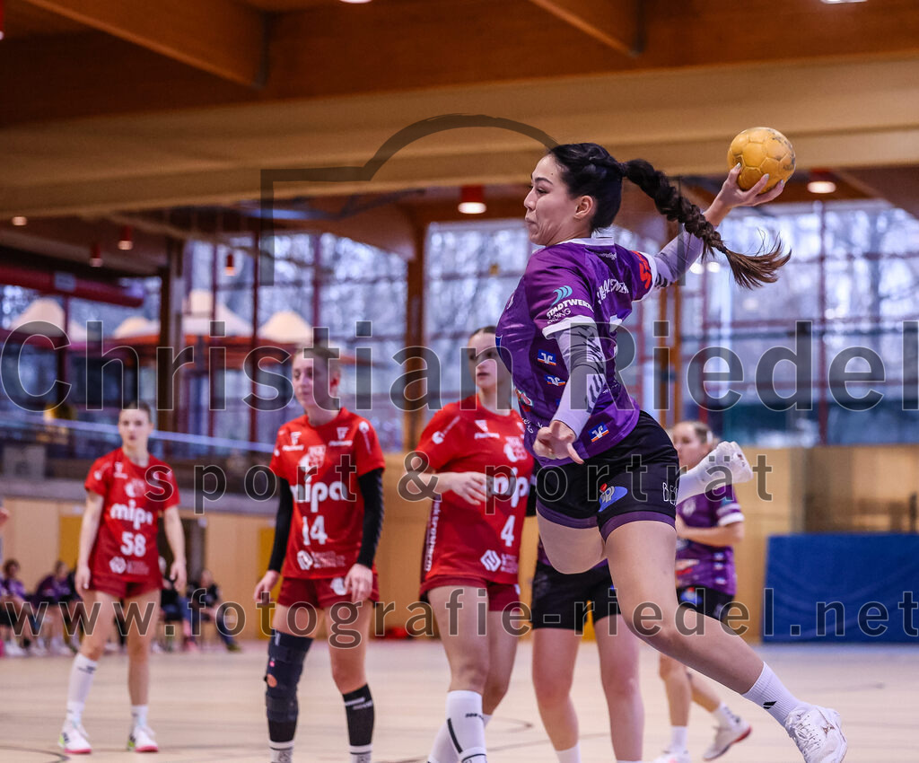2025-02-22_082_SpVgg_Altenerding_gegen_TG_Landshut | Erding, Deutschland, 22.02.2025:Handball, Bezirksoberliga Frauen Altbayern 2024 / 2024, 15. Spieltag, SpVgg Altenerding gegen TG Landshut, Endergebnis: 25:22Michelle Gruber (SpVgg Altenerding, #7)Foto: Christian Riedel / fotografie-riedel.net