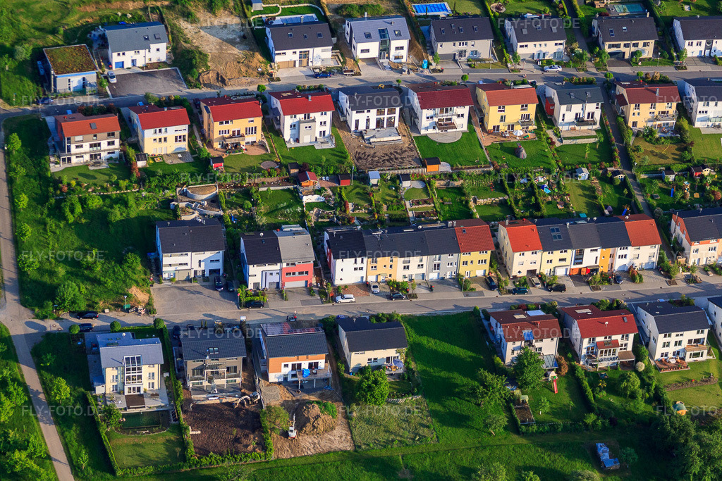 Luftbild: Wieselweg und Iltisweg im Ortsteil Hohenwettersbach in Karlsruhe im Bundesland Baden-Württemberg in Deutschland. Foto: IMG_27481.jpg vom 23.05.2010 durch Werner Riehm/FLY-FOTO.de