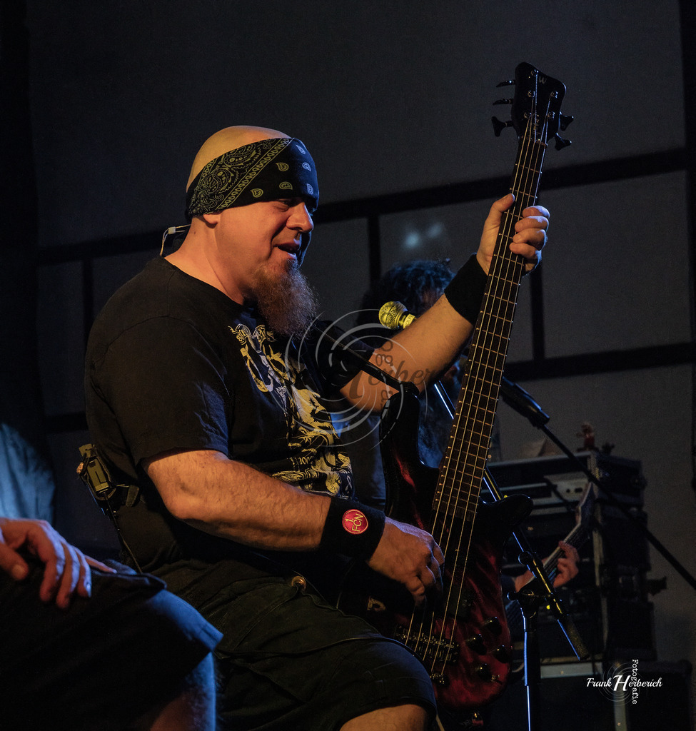 Justice Daudenwinden | Frank Herberich Fotografie, Frank Herberich, Fotografie, Hochzeit, Portrait, St. Peter Ording, Ording, Westerhever, Nordsee, Frank Fotografie, Hardheim,  Odenwald,Walldürn, Band,Eventfotografie - Realisiert mit Pictrs.com