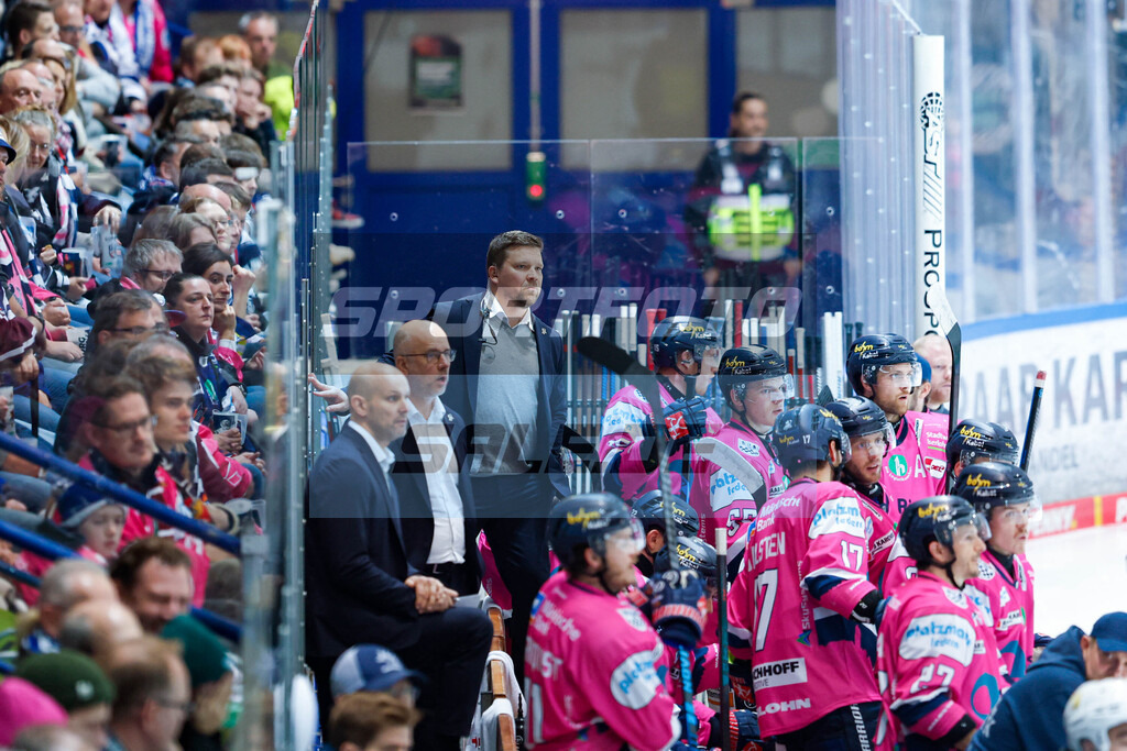 Eishockey | Iserlohns Bank - © Sportfoto-Sale (Jan Brüggemann) - Realisiert mit Pictrs.com